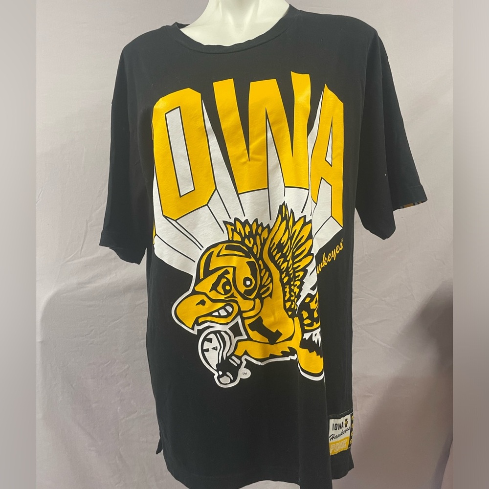 Victorias Secret PINK University Of Iowa Hawkeyes Oversized Tee - Size Womens M
